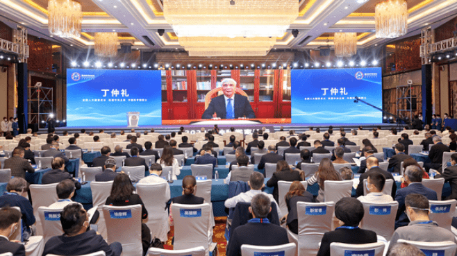 校長方精云院士率隊(duì)參加2022騰沖科學(xué)家首屆論壇